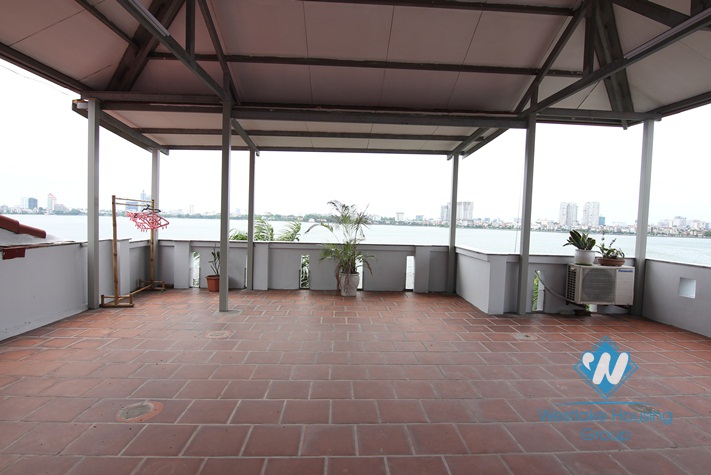 Lakeside house for rent in Tay Ho with amazing lake view 